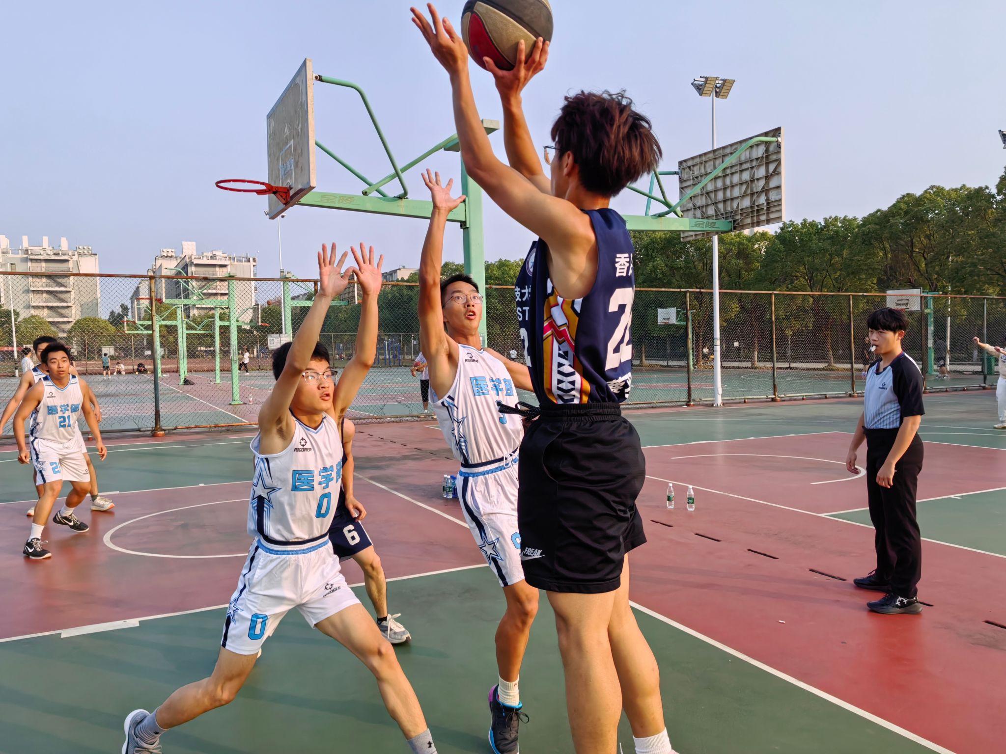 再创佳绩！篮球赛场风生水起！的简单介绍